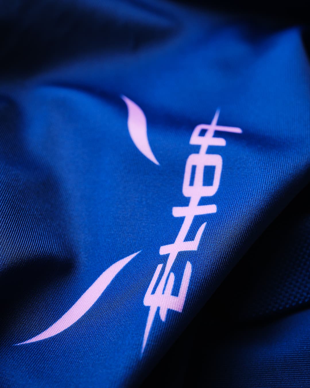Rashguard NARUTO X ELION SASUKE BLEU - Manches Courtes - Image 3