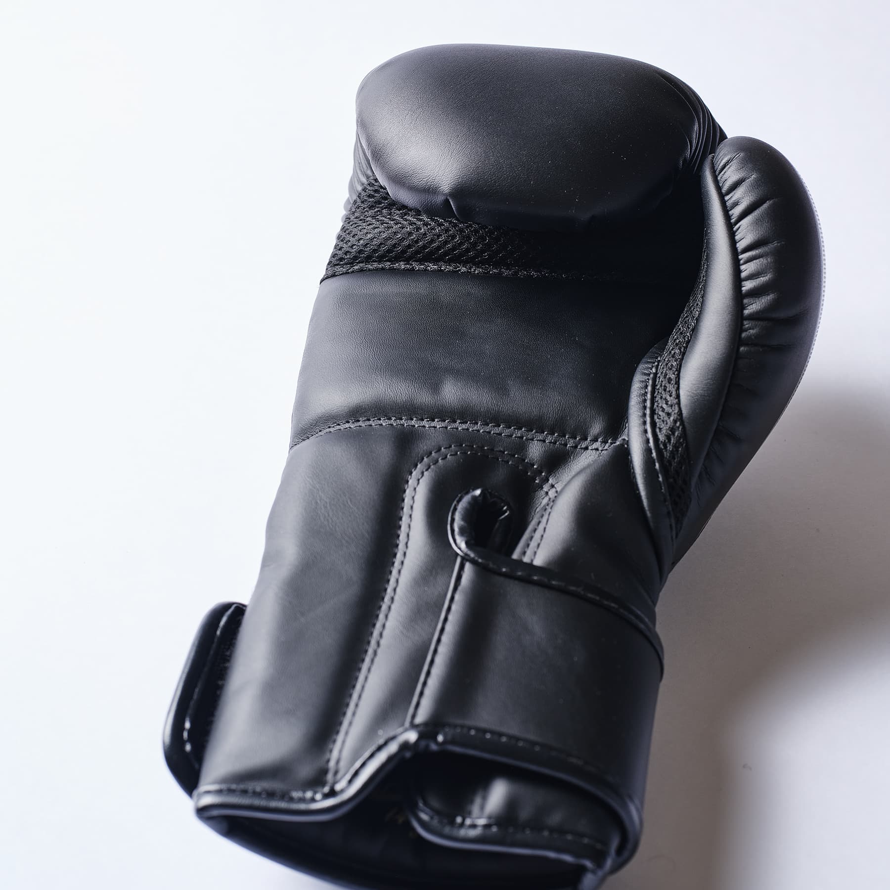 Gants de boxe ELION Uncage 10ème Anniversaire - Noir/Or - Image 4